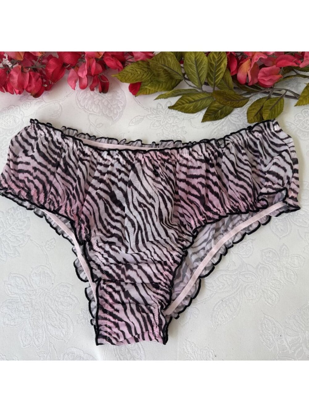 VICTORIA'S SECRET M PINK BLACK PUCKERED RUFFLE MESH SISSY CHEEKY PANTIES NWT